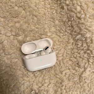APPLE AIRPOD PROS (MISSING ONE)